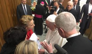 Papież Franciszek ucałował dłoń polskiej ofiary księdza pedofila. "Poruszający moment"