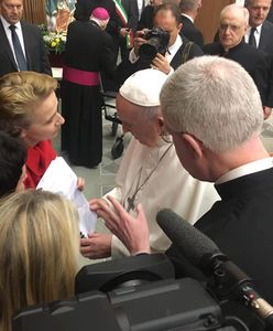 Papież Franciszek ucałował dłoń polskiej ofiary księdza pedofila. "Poruszający moment"