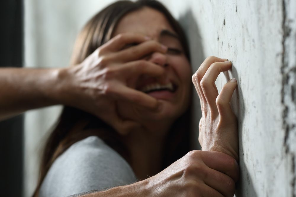 Skazano 18-osobowy gang gwałcicieli. Ale mężczyzna, który opisywał działanie grupy, dostał pokaźne wynagrodzenie