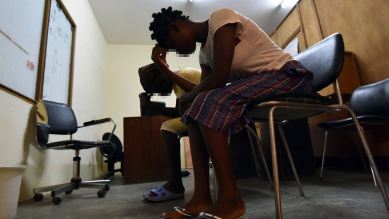 Liberyjki - 17-latka i jej 15-letnia niepełnosprawna kuzynka, która urodziła dziecko po zbiorowym gwałcie, uciekły do Wybrzeża Kości Słoniowej