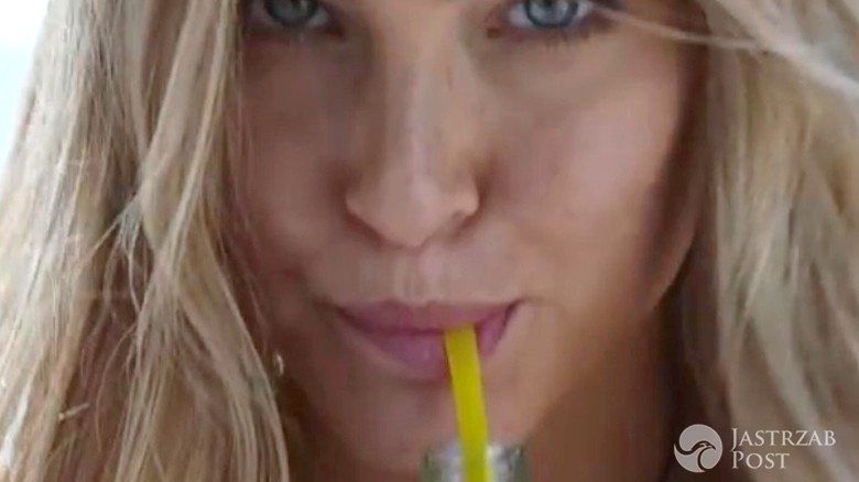 Oceznurowana reklama z Bar Refaeli