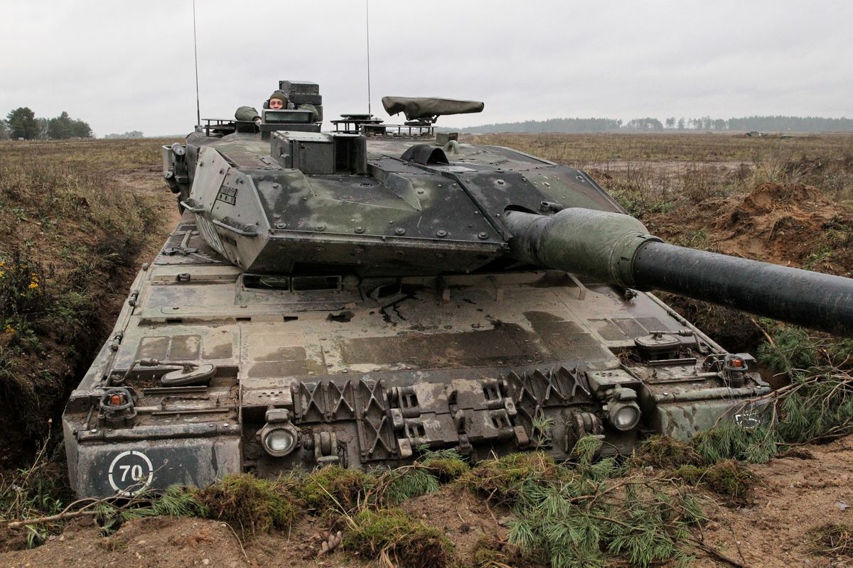 Nowoczesne polskie czołgi trzymane "pod chmurką". Grożą im usterki