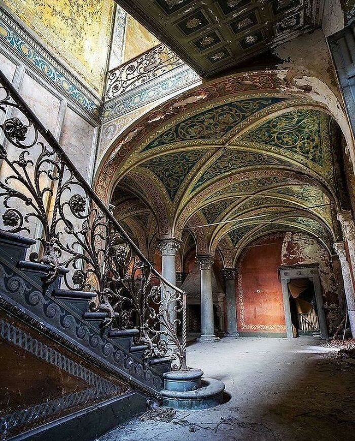 tmaxfirenze/Abandoned Beauties/fb