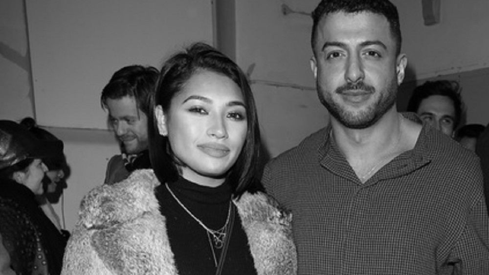 Książę Khalid pozuje z piosenkarką Vanessą White w czasie Tygodnia Mody męskiej w Londynie - zima 2018/2019.