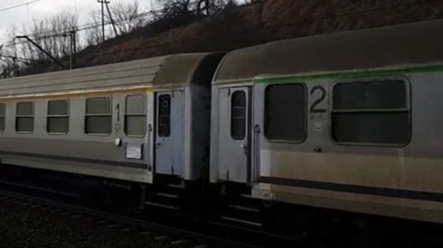 Pociąg z 250 pasażerami ruszył wreszcie po ponad 3 godzinach. Sytuację uratował maszynista sprowadzony w trybie awaryjnym z Białegostoku. 