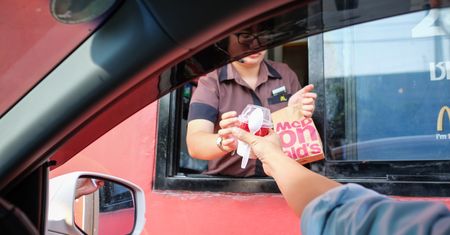 Z McDonald's na uczelnię wyższą. Po tym kierunku będziesz wiedział, jak kierować fast-foodem