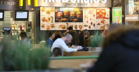 Koronawirus w Polsce. McDonald's zamknięty. Pracował w nim syn ciężko chorej kobiety