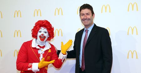 Szef McDonald’s wyleciał z pracy. Kochanek w firmie to za dużo