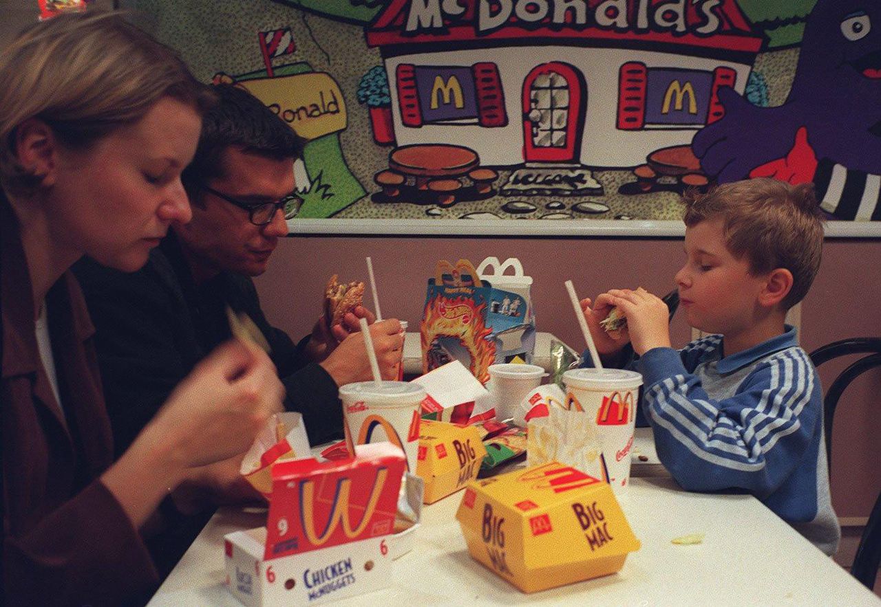 Nie ma co robić, można zjeść Big Maca. Na prowincji McDonald's integruje skuteczniej niż kościół.