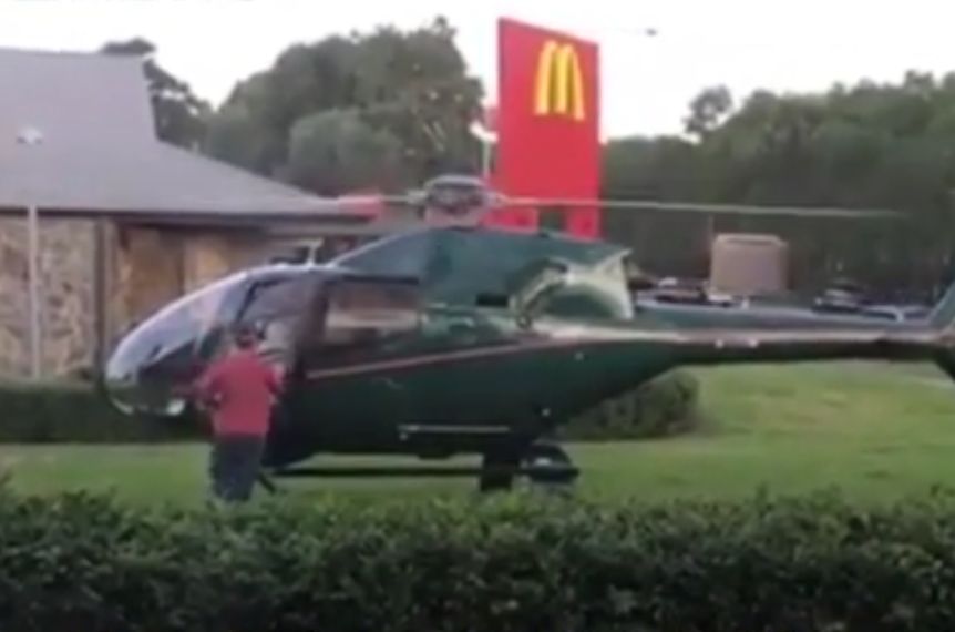 Poleciał do McDonald's helikopterem