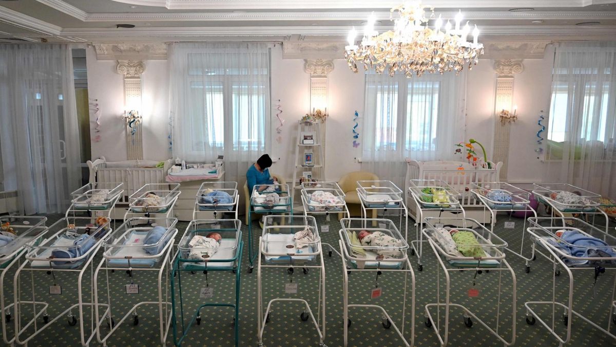 Dzieci urodzone przez surogatne matki na Ukrainie