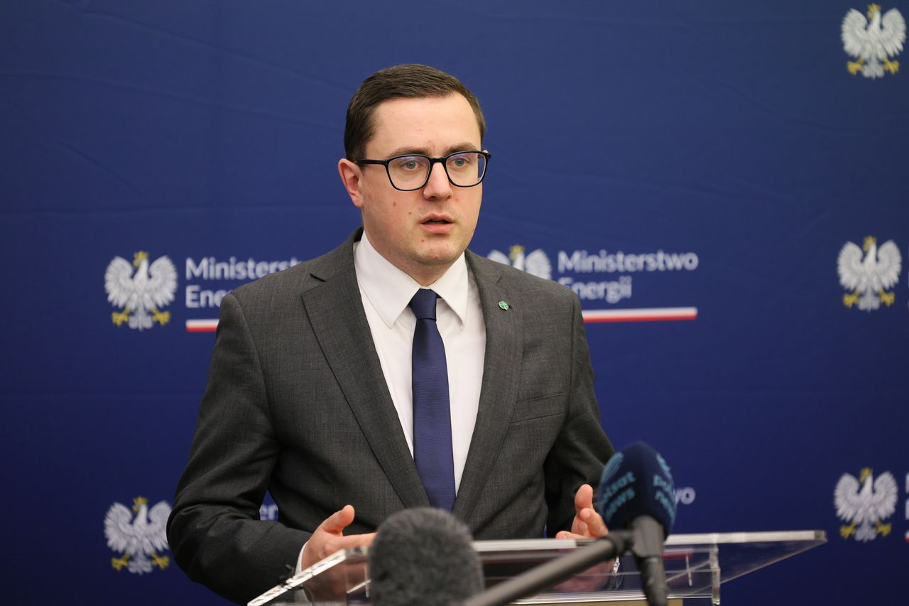 Motyka o “patoposłach”. “To nie tylko alkohol”