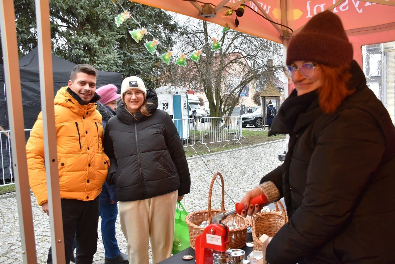 Zdjęcia z jarmarku świątecznego, który odbył się w Nowym Tomyślu w ubiegłym roku!