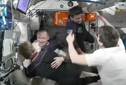 Uściski i wielka radość. Astronauci na ISS