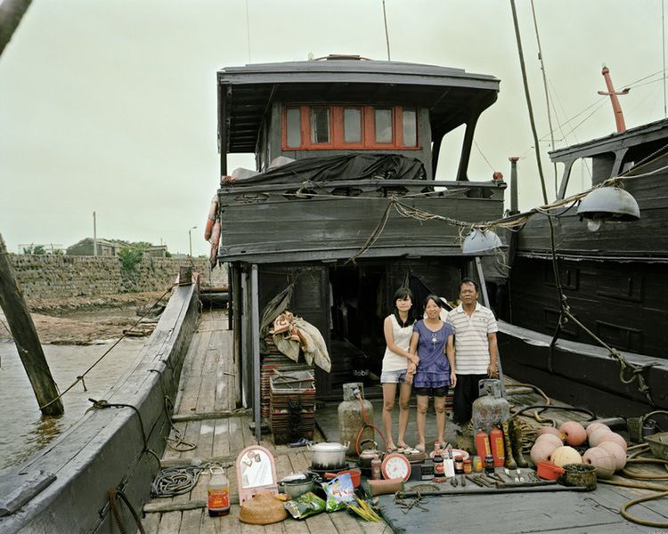 Przez 10 lat fotografował chińskie rodziny z ich całym dobytkiem 12