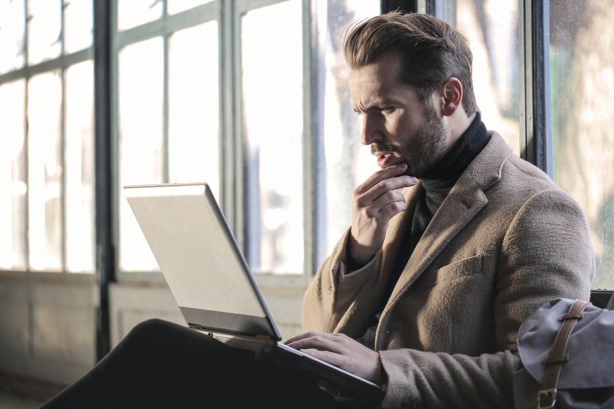 W kategorii laptopów można wyróżnić kilka podgrup urządzeń