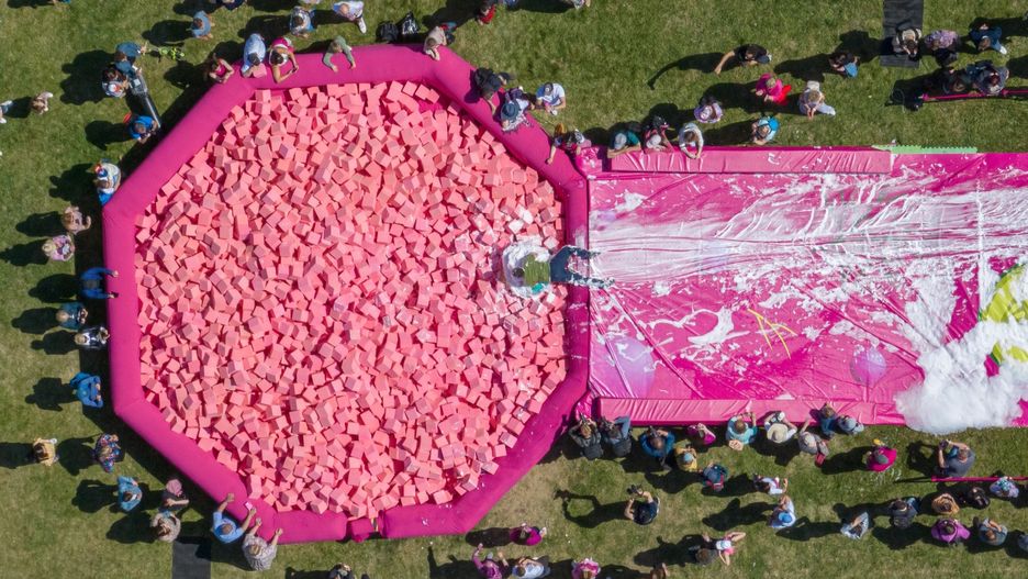 Basen z chłodnikiem to jedna z atrakcji festiwalu