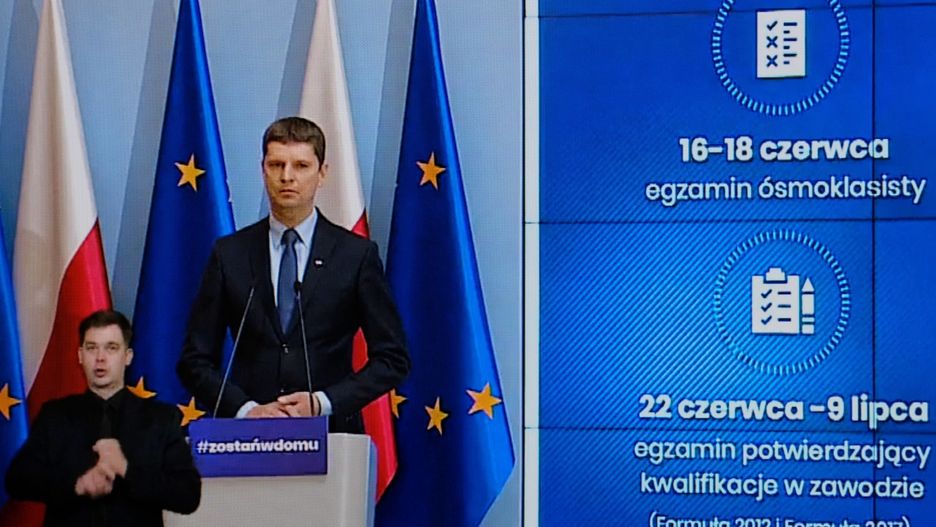 Matura 2020. Minister edukacji Dariusz Piontkowski o obowiązkowych maseczkach dla uczniów
