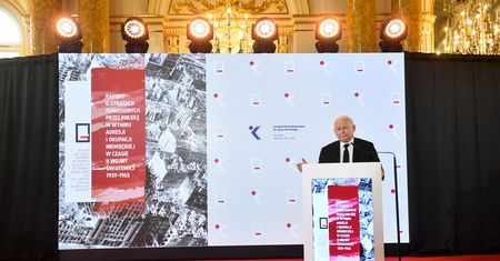 Jarosław Kaczyński zaskoczył. Szczególnie przywitał Julię Przyłębską