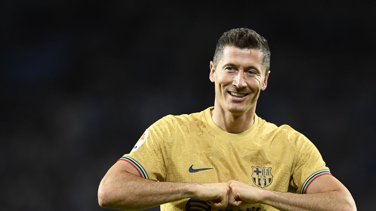 SAN SEBASTIAN, SPAIN - 21 August: Robert Lewandowski centre-forward of Barcelona and Poland celebrates after scoring his sides first goal during the La Liga Santander match between Real Sociedad and FC Barcelona at Reale Arena on August 21, 2022 in San Sebastian, Spain. (Photo by Jose Hernandez/Anadolu Agency via Getty Images)