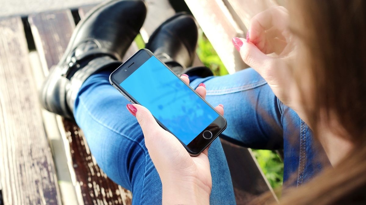 Oszustwo w internecie. Smartfon często wystarcza złodziejom