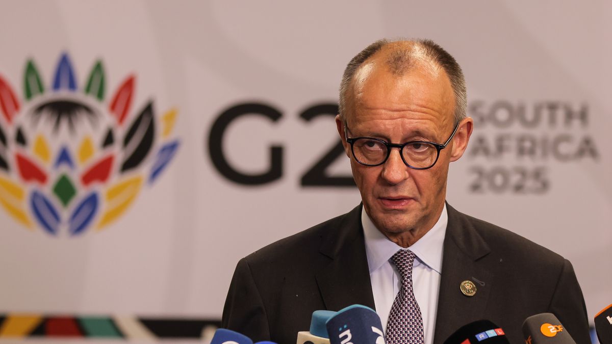 German Chancellor Friedrich Merz address the media at the Nasrec Expo Centre during the Group of Twenty (G20) Leaders' Summit in Johannesburg, South Africa, 22 November 2025. World leaders are gathering in South Africa, the host of this year's G20 Leaders' Summit on 22 and 23 November 2025, to discuss the global economy, development and financing. EPA/HALDEN KROG Dostawca: PAP/EPA.
