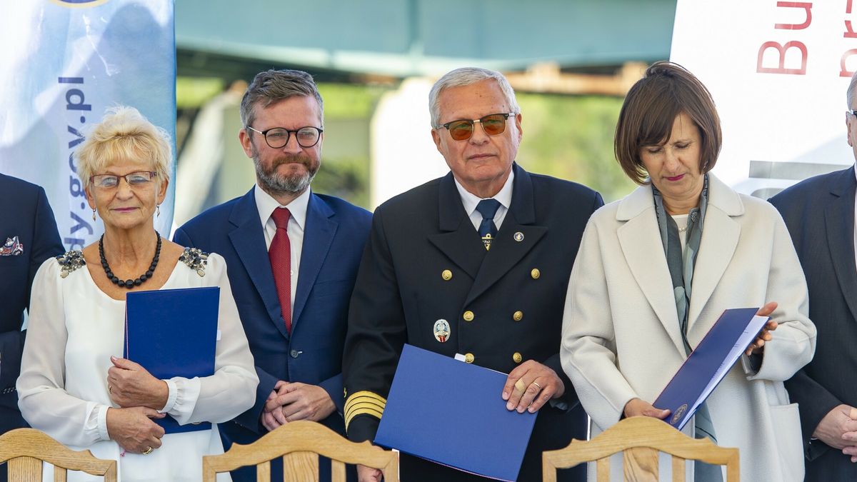 Podpisanie umowy na realizacje III etapu budowy przekopu na Mierzei Wislanej