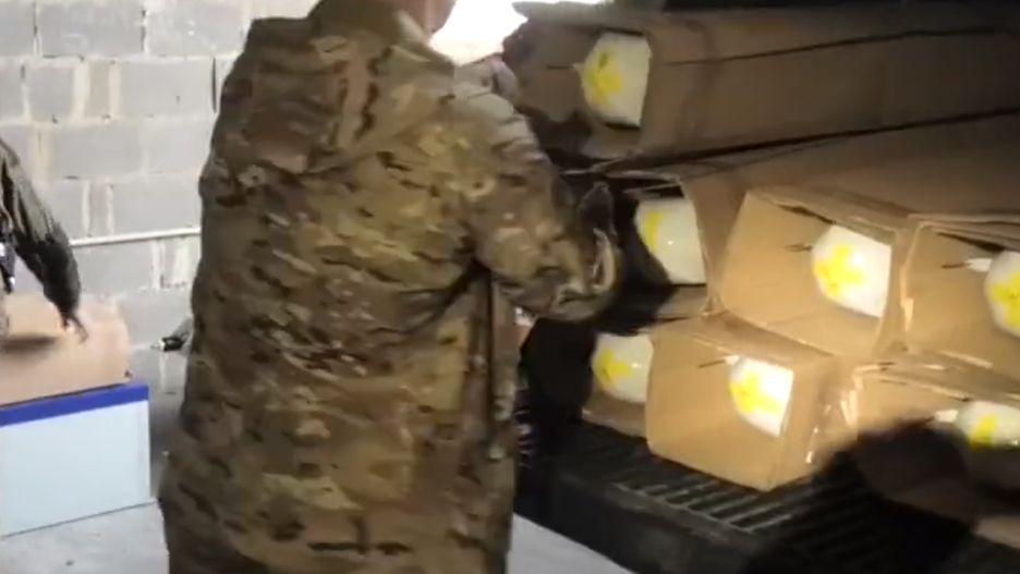 Wypakowanie dronów Scalpel z samochodu
