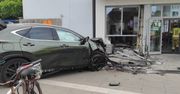 Samochód uderzył w  Instytutu Lotnictwa w Warszawie. Dwie osoby poszkodowane