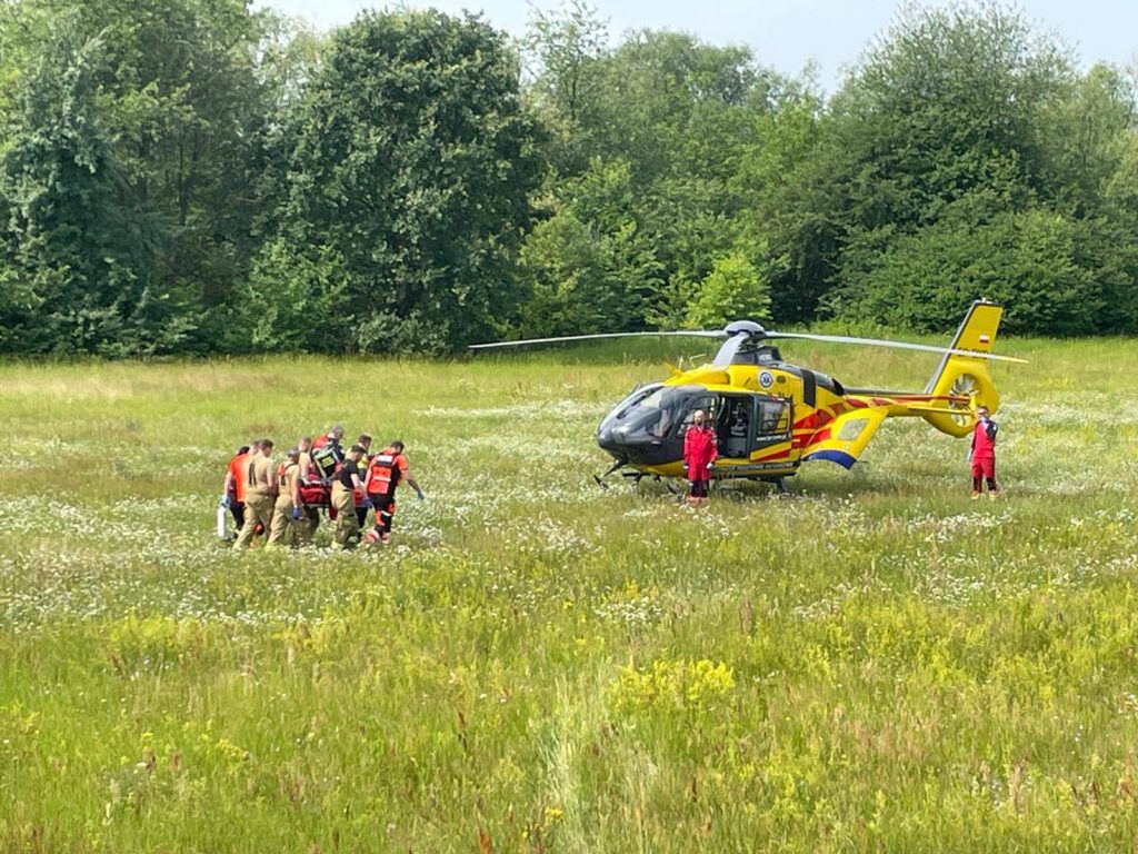 Gassy: 22-latek z Indii zniknął pod wodą. Na brzeg wydobyli go świadkowie i rozpoczęli resuscytację