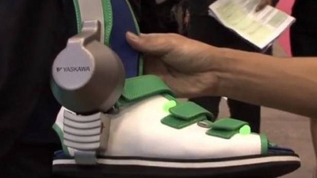 Karykatura cyberpunku, czyli staruszkowie w egzoszkieletach 1