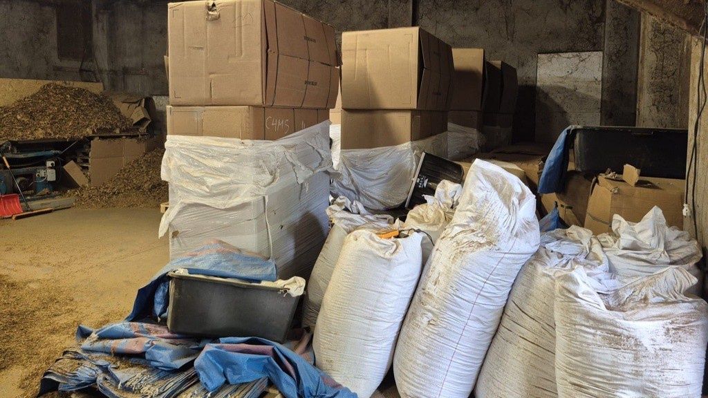 Rozbili nielegalną fabrykę tytoniu. Zabezpieczono ponad 8 ton surowca wartego miliony
