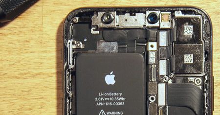 Samodzielna naprawa iPhone'a - czy to się w ogóle opłaca? Porównałem ceny