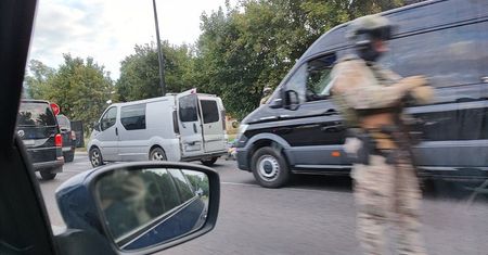 Poranna akcja z udziałem policyjnych kontrterrorystów na al. Andersa. Zatrzymano trzy osoby