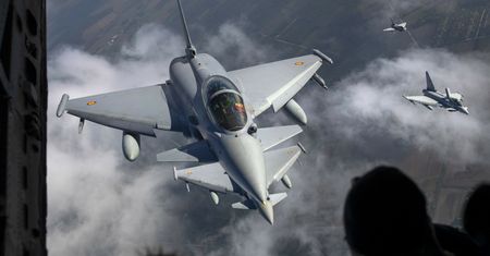 Działo się w czwartek w nocy. Eurofightery z Niemiec wchodzą do gry na południu Europy
