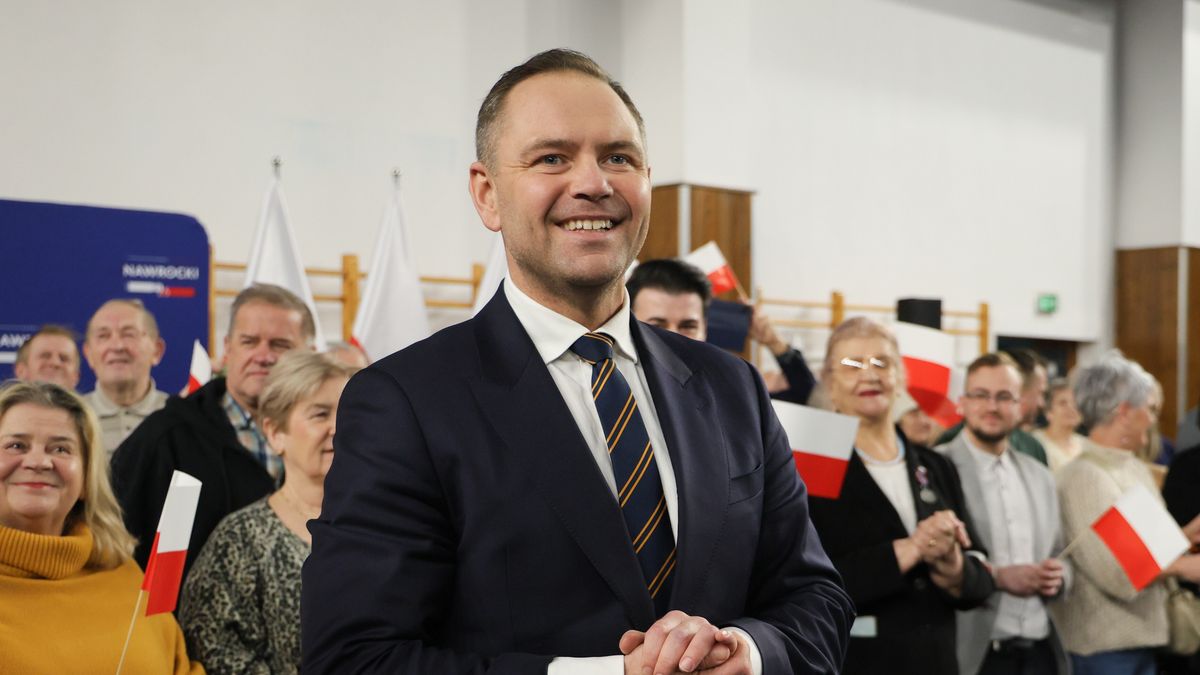 Wyszków, 18.02.2025. Wybory Prezydenta RP 2025 - kampania. Kandydat Komitetu Obywatelskiego w wyborach na prezydenta RP popierany przez Prawo i Sprawiedliwość, prezes Instytutu Pamięci Narodowej Karol Nawrocki podczas spotkania z mieszkańcami w Wyszkowie, 18 bm. (sko) PAP/Paweł Supernak