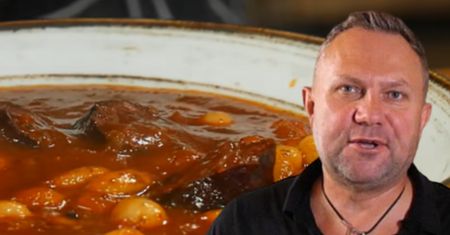 Tomek Strzelczyk pokazał, jak robi fasolkę po bretońsku. „Takiej nie jadłam przez 45 lat”