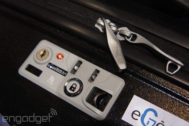 eGeeTouch – pokazane na CES 2015 elektroniczne zamknięcie walizki to świetny przykład zastosowania NFC 2