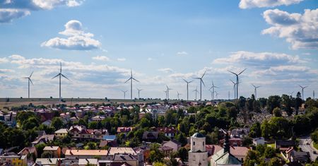 Rząd znów zmienia zdanie w sprawie wiatraków. "Pieniądze z KPO pod znakiem zapytania"