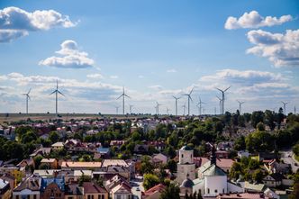 Rząd znów zmienia zdanie w sprawie wiatraków. "Pieniądze z KPO pod znakiem zapytania"