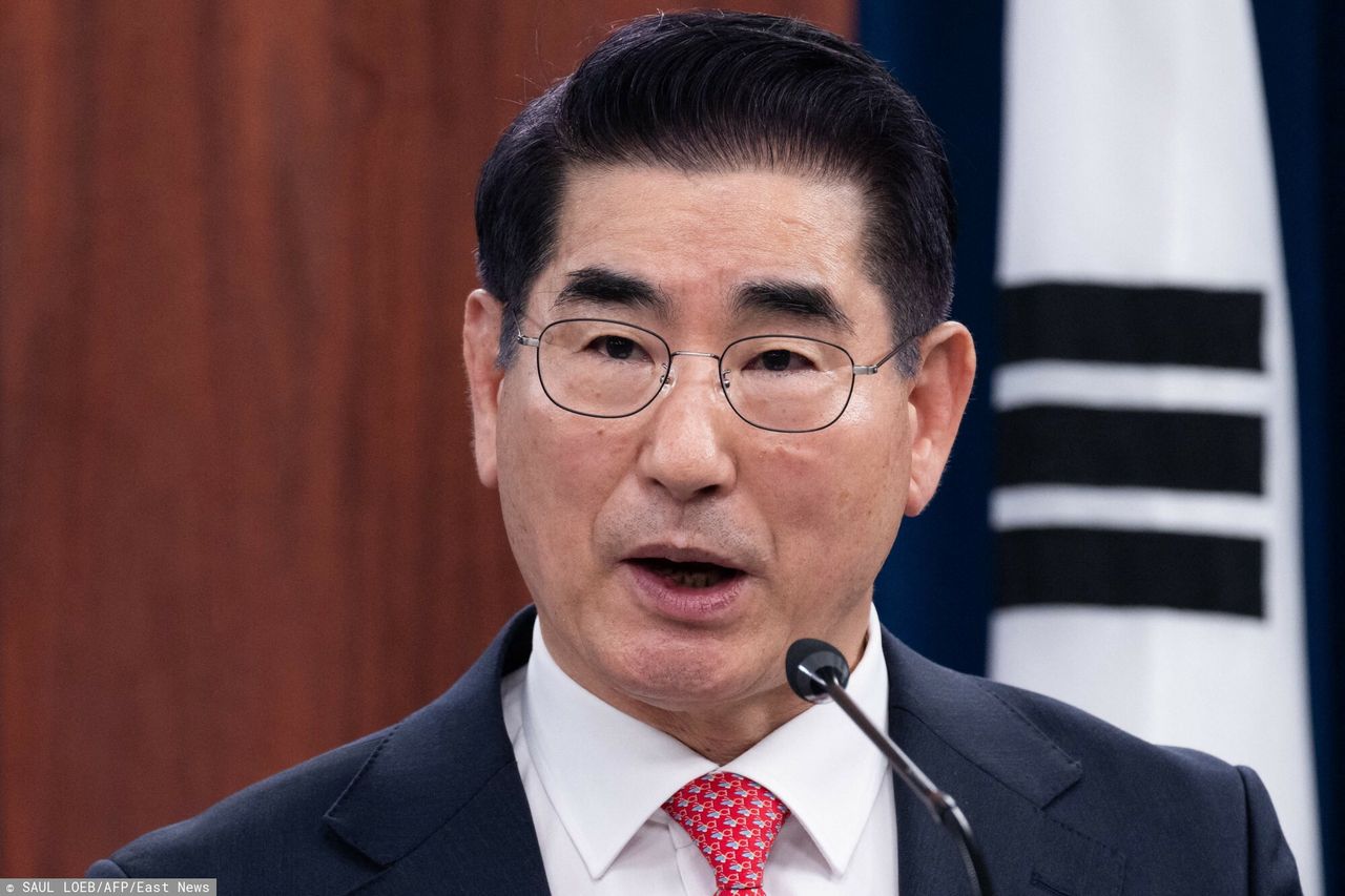 Former South Korean Defence Minister's suicide bid in custody