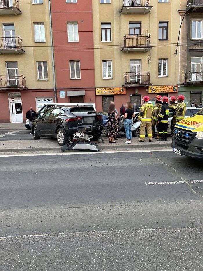 Pijany taksówkarz wjechał w stojące przed światłami auta na ul. Kunickiego