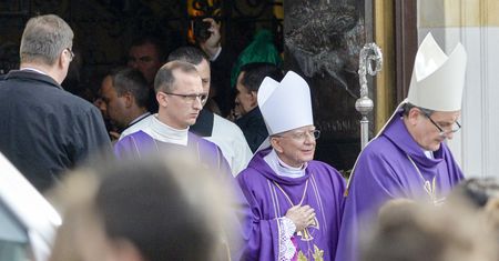 Jędraszewski zaatakował zwolenników zamykania kościołów
