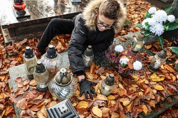 Zatrważające dane. Prawie 10 kilogramów na grób