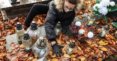 Zatrważające dane. Prawie 10 kilogramów na grób