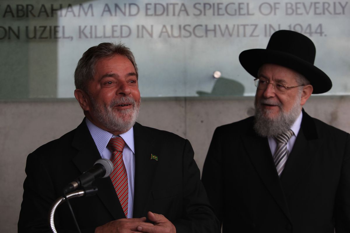 Prezydent Brazylii Luiz Inácio Lula da Silva podczas wizyty w miejscu pamięci o Holokauście w Jerozolimie w Izraelu 16 marca 2010 roku.
