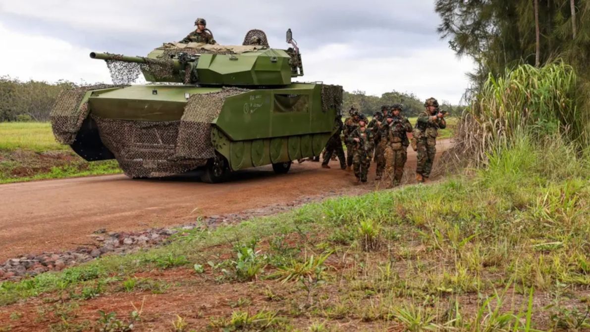 Makiety czołgu z drewna na ćwiczeniach US Army