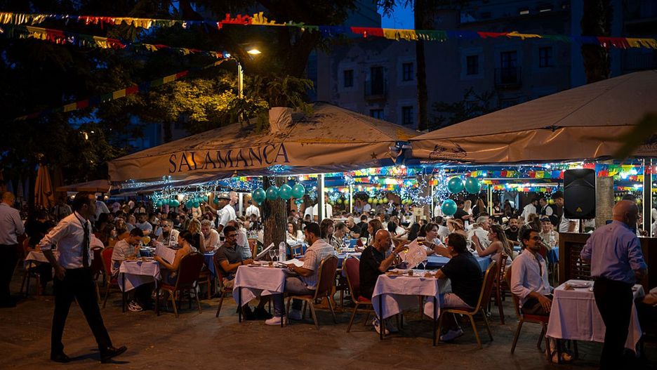 W Barcelonie chcą walczyć z turystami stawiającymi na zabawy al 