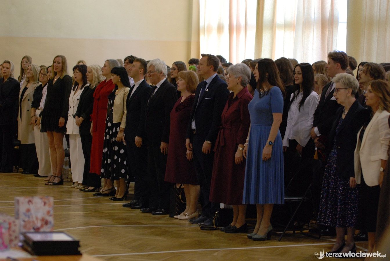 zakończenie roku klas maturalnych w II LO we Włocławku