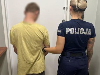 Tczew: Okradli kobietę w pociągu. Teraz obaj staną przed sądem